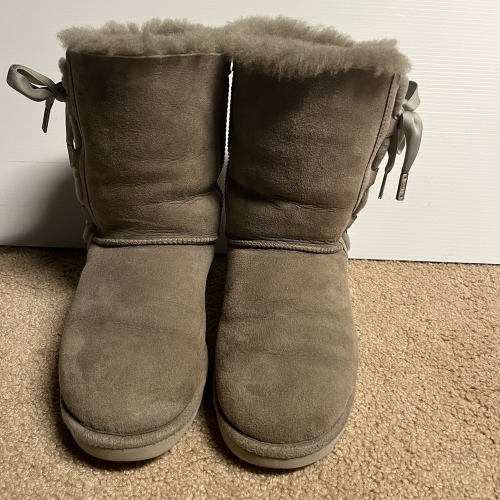 UGG grey Pala side lace up boots, good condition. Measures as women’s 5